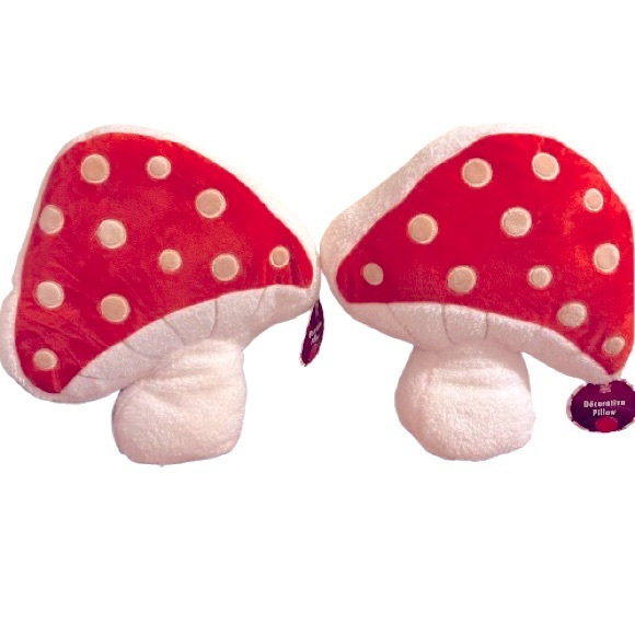 🆕- Set of 2 Plush Mushroom Pillows. NWT - Picture 1 of 6